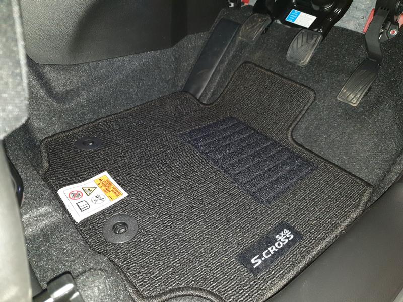 Carpet Mat Set - NEW HYBRID Suzuki S-Cross 2020